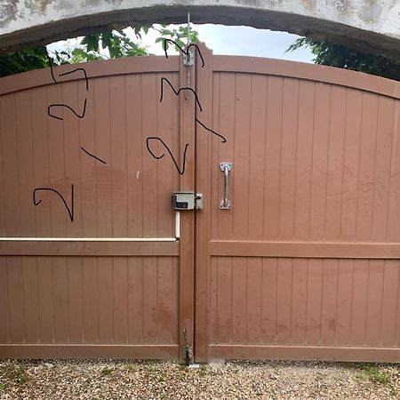 Maison Marylene Possibilite De Louer 2 Chambres Et Un Lit 1Place Supplementaire Ici C'Est Calme Et Simple Entretien Et Petit Dejeuner A Regler Sur Place Vous Gagnez 16 Pour-Cent Гиври Экстерьер фото