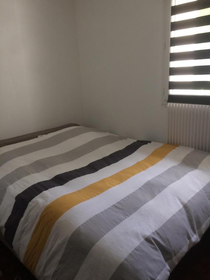Maison Marylene Possibilite De Louer 2 Chambres Et Un Lit 1Place Supplementaire Ici C'Est Calme Et Simple Entretien Et Petit Dejeuner A Regler Sur Place Vous Gagnez 16 Pour-Cent Гиври Экстерьер фото