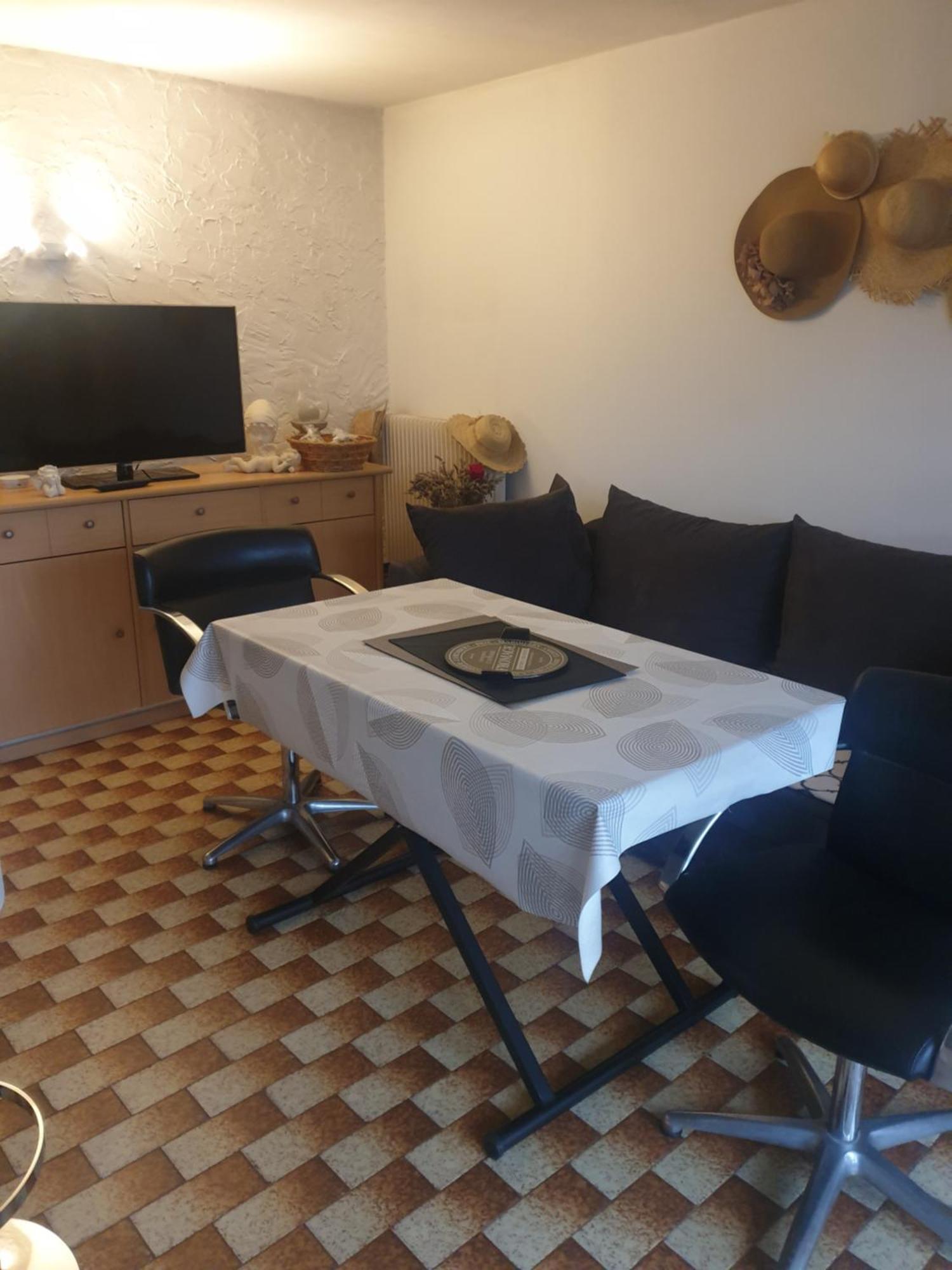 Maison Marylene Possibilite De Louer 2 Chambres Et Un Lit 1Place Supplementaire Ici C'Est Calme Et Simple Entretien Et Petit Dejeuner A Regler Sur Place Vous Gagnez 16 Pour-Cent Гиври Номер фото
